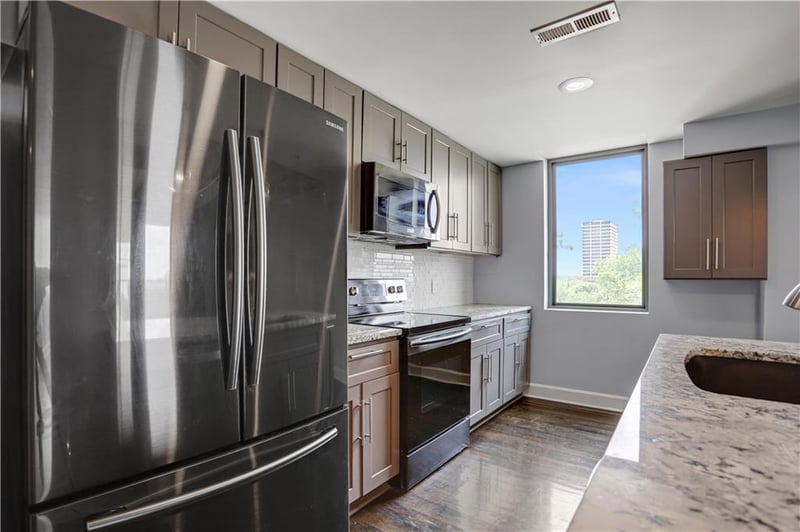 2980 Baltimore Ave #2208, Kansas City, MO 64108
