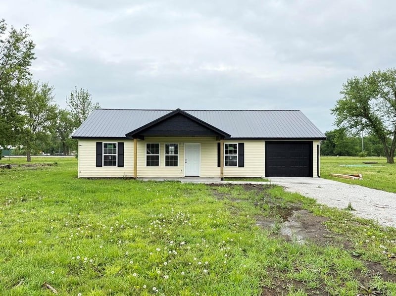 104 Barrett Ave, Walker, MO 64790