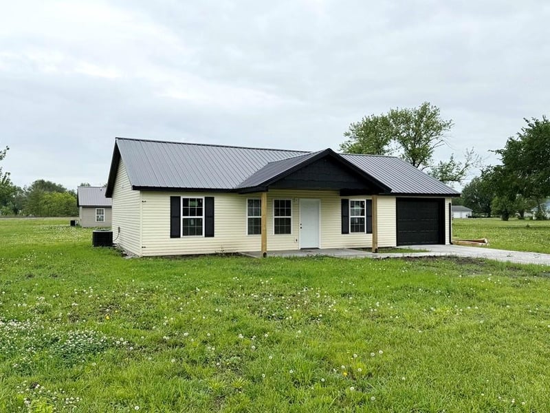 104 Barrett Ave, Walker, MO 64790