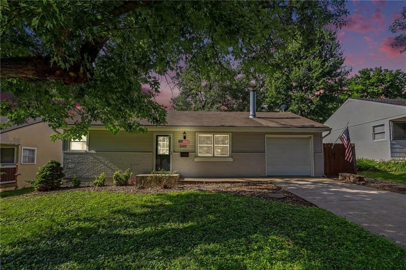 6401 W 82nd Ter, Overland Park, KS 66204