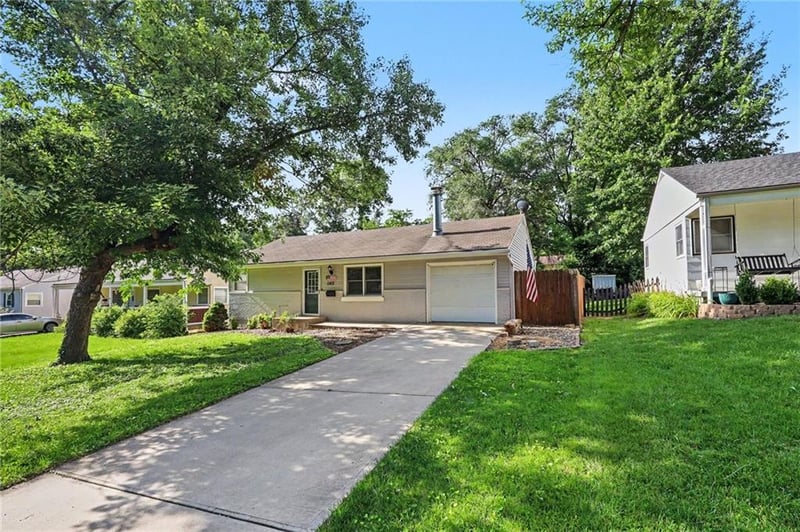 6401 W 82nd Ter, Overland Park, KS 66204