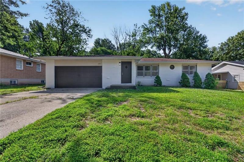 1233 Old Manor Rd, Liberty, MO 64068