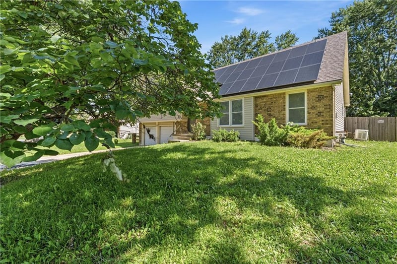 16721 Hardee St, Belton, MO 64012