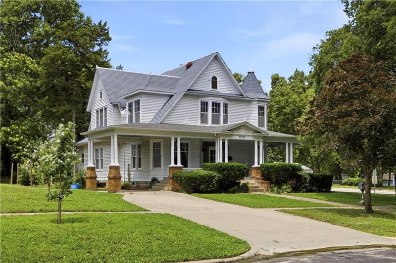 103 8th St, Fredonia, KS 66736