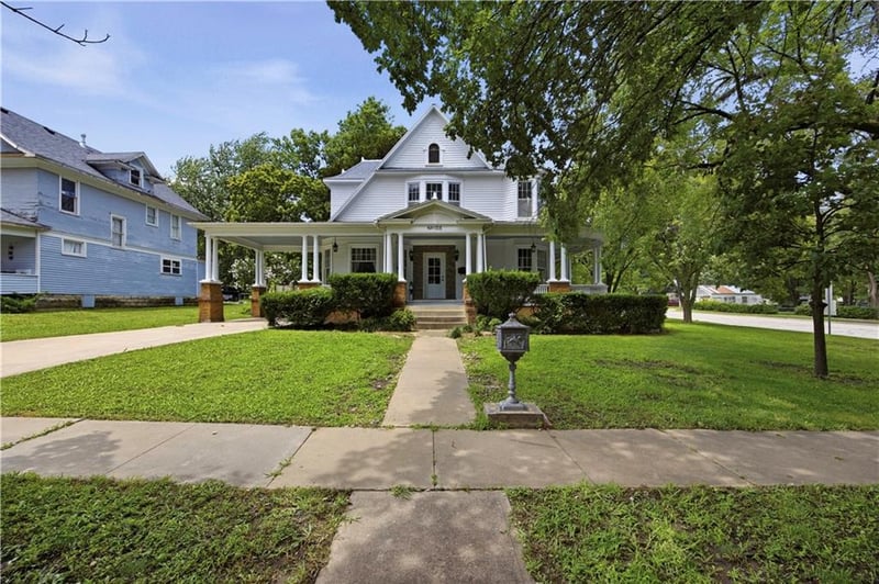 103 8th St, Fredonia, KS 66736