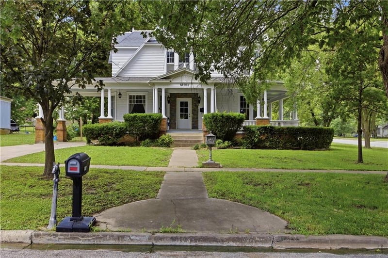 103 8th St, Fredonia, KS 66736