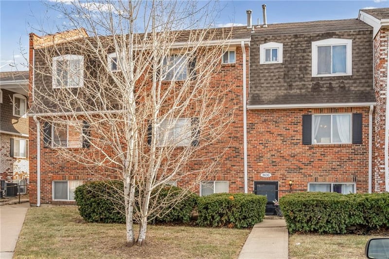 8630 85th St, Overland Park, KS 66212