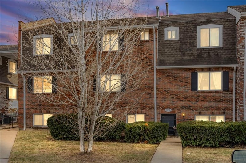 8630 W 85th St, Overland Park, KS 66212
