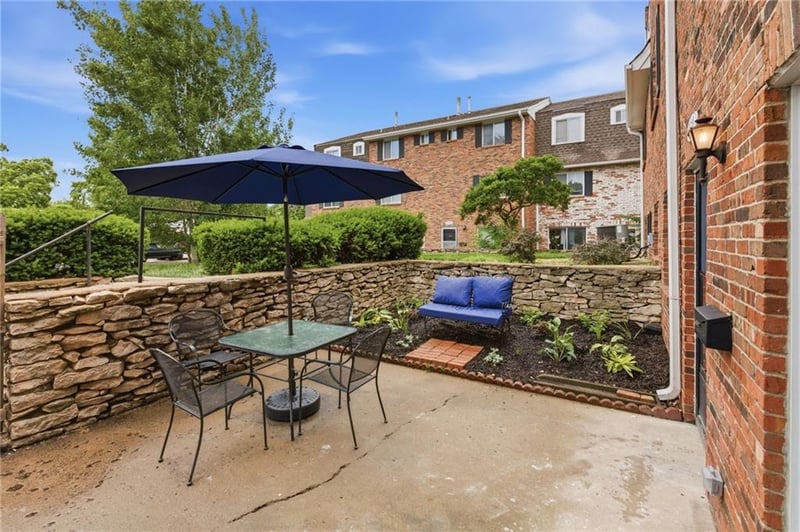 8630 W 85th St, Overland Park, KS 66212
