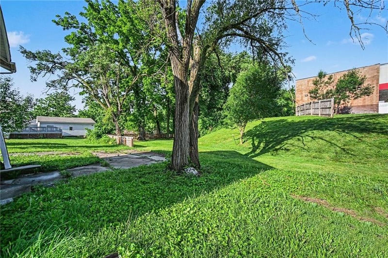 3070 33rd St, Kansas City, KS 66104