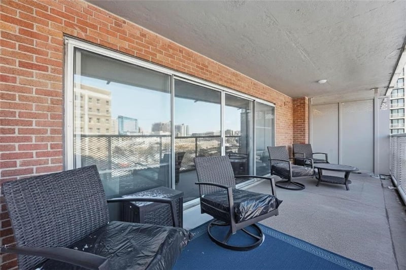 310 49th St #201, Kansas City, MO 64112