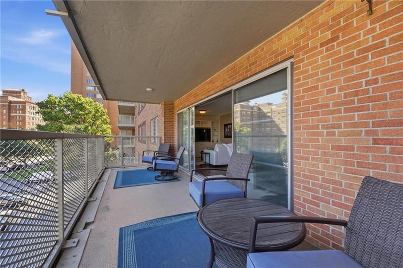 310 W 49th St #201, Kansas City, MO 64112