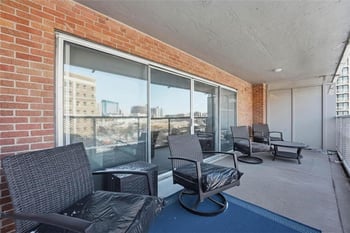 310 W 49th St #201, Kansas City, MO 64112