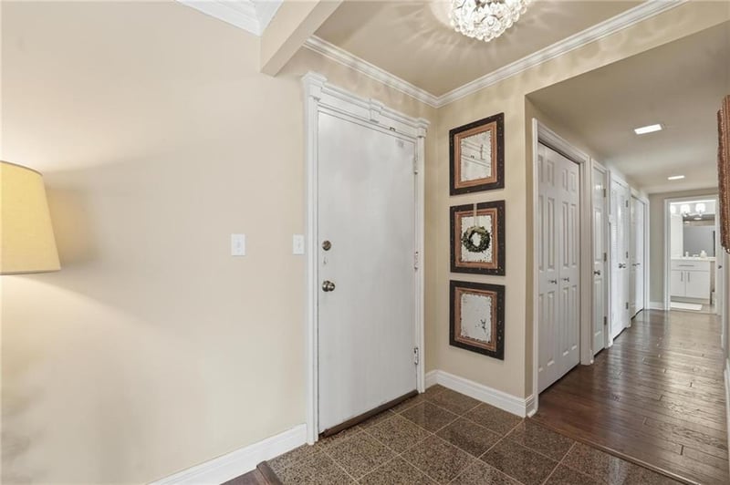 310 49 St #304, Kansas City, MO 64112