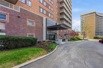 310 W 49 St S #304, Kansas City, MO 64112