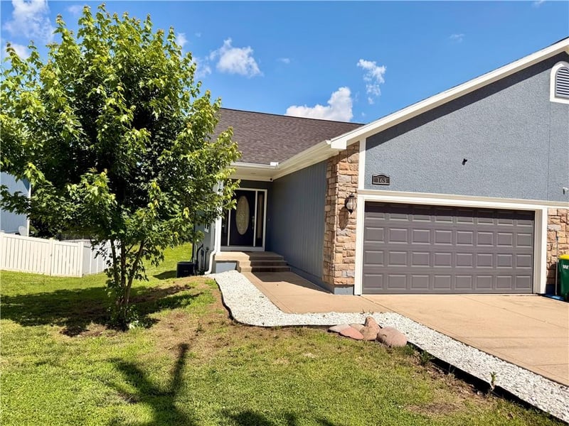 163 Warner Ave, Bonner Springs, KS 66012