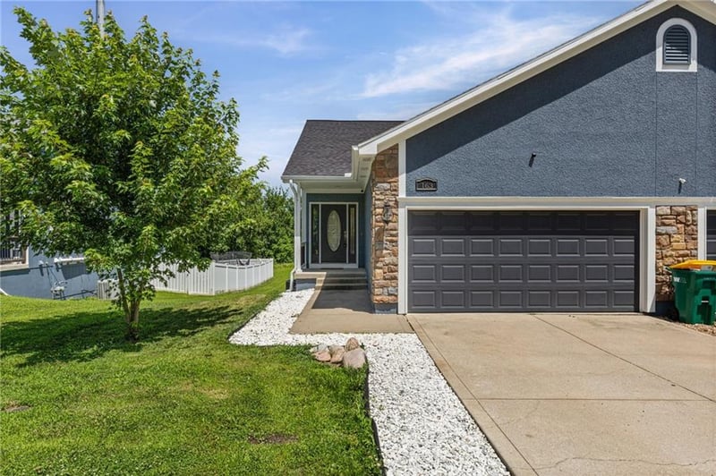 163 Warner Ave, Bonner Springs, KS 66012
