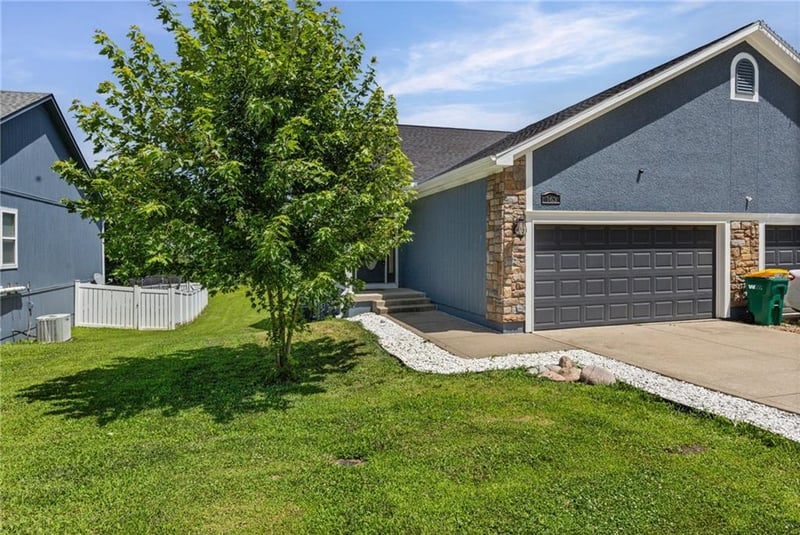 163 Warner Ave, Bonner Springs, KS 66012