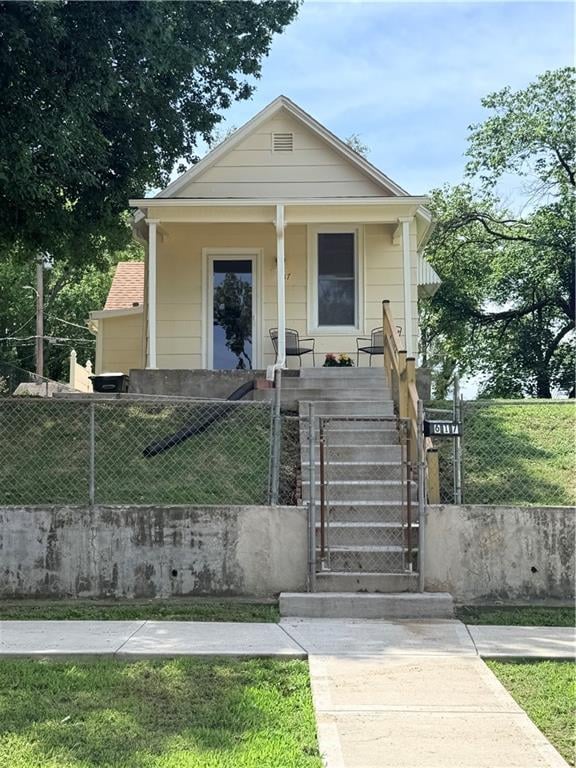 617 Pawnee St, Leavenworth, KS 66048
