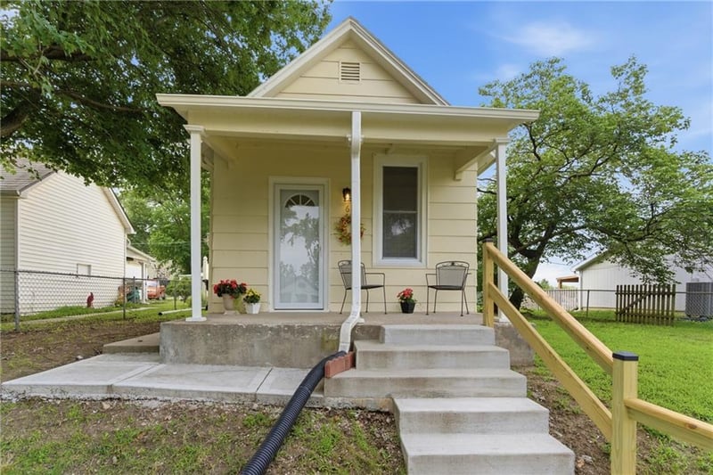 617 Pawnee St, Leavenworth, KS 66048