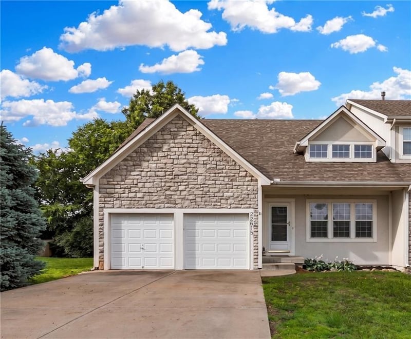 22615 76th Ter, Shawnee, KS 66227