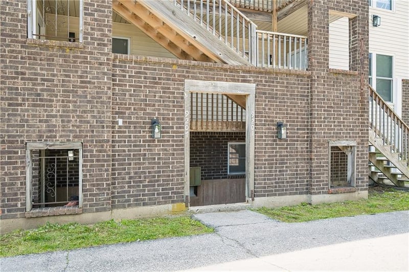 9201 54th St, Raytown, MO 64133