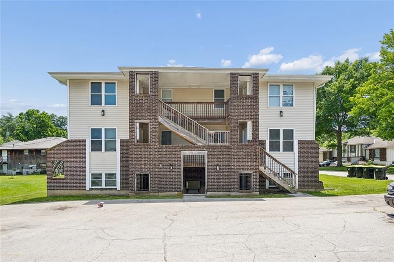 9201 54th St, Raytown, MO 64133