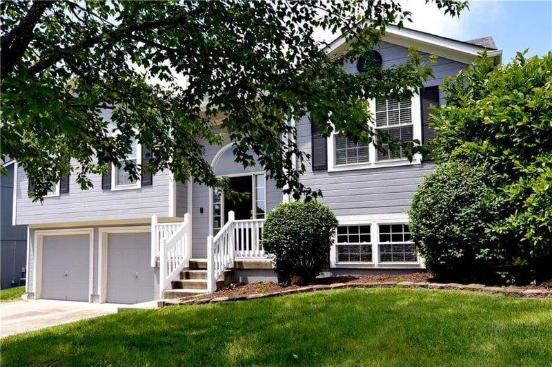 1409 Nicholas Dr, Grain Valley, MO 64029