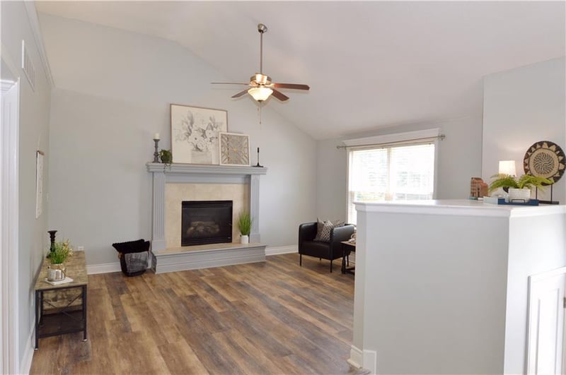 1409 Nicholas Dr, Grain Valley, MO 64029