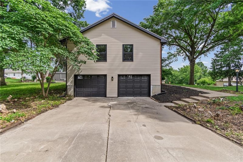 900 Goodrich Dr, Richmond, MO 64085