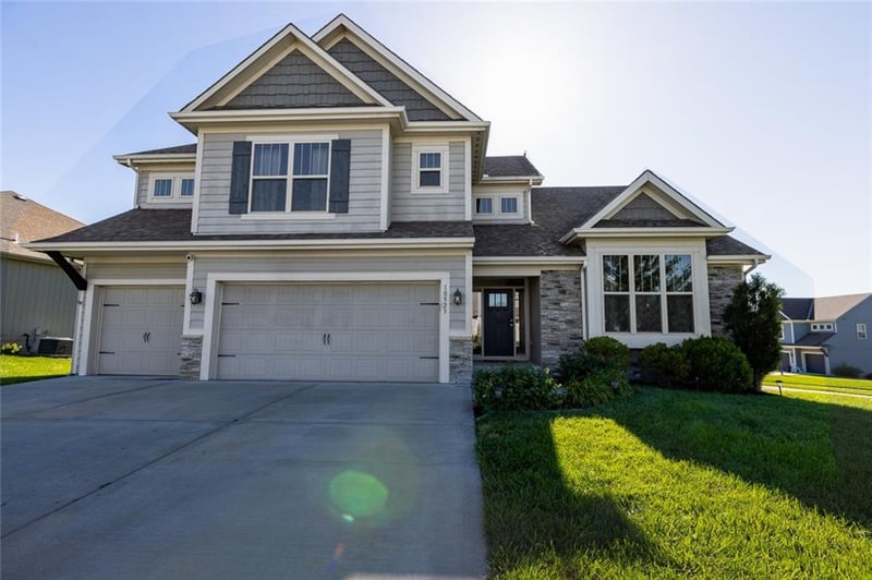 10523 N Randolph Ave, Kansas City, MO 64157