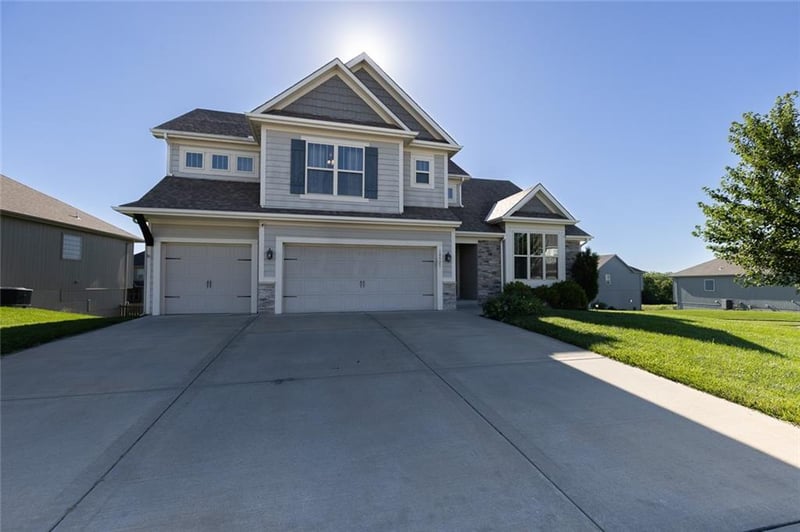 10523 N Randolph Ave, Kansas City, MO 64157