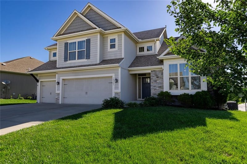 10523 N Randolph Ave, Kansas City, MO 64157