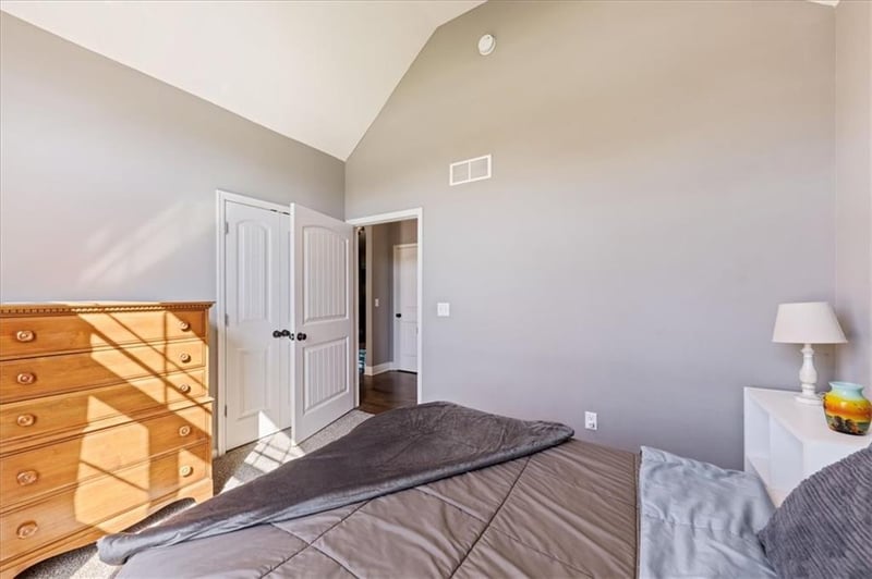 931 Oak Ter, Tonganoxie, KS 66086