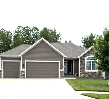 931 Oak Ter, Tonganoxie, KS 66086