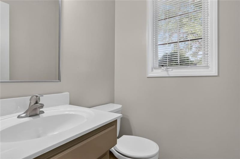 6695 Nevada Ave, Parkville, MO 64152