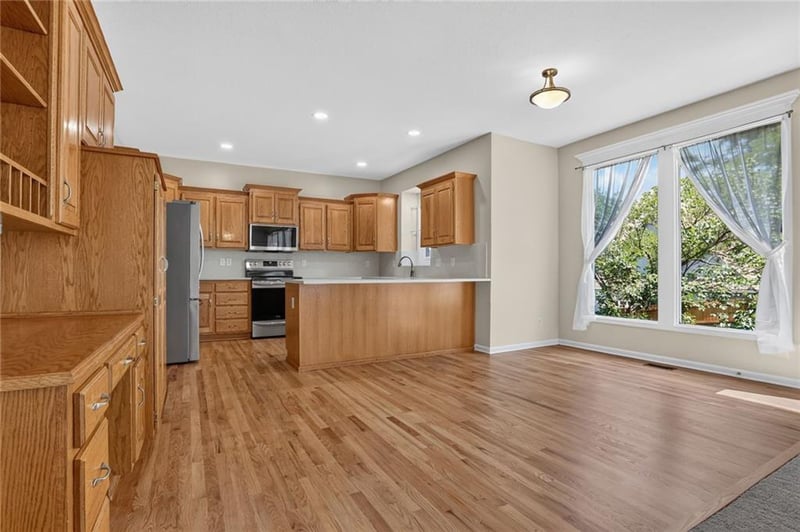 6695 Nevada Ave, Parkville, MO 64152