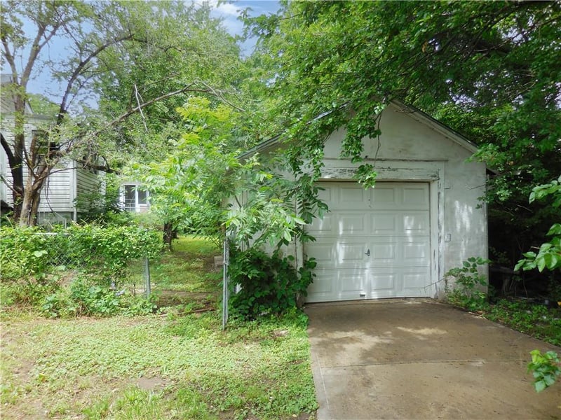 2633 S 36th St, Kansas City, KS 66106