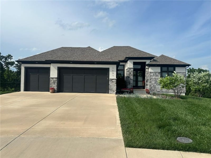 7041 London Ave, Kansas City, MO 64151