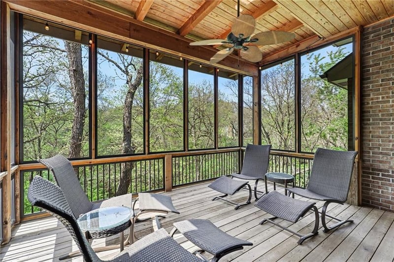 2401 Whispering Creek Ct, Blue Springs, MO 64015