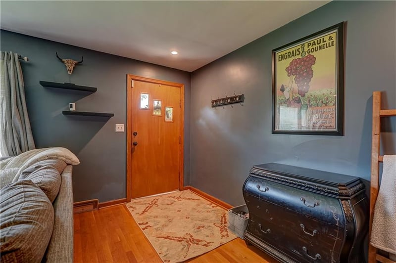 9004 E 31st St, Kansas City, MO 64129