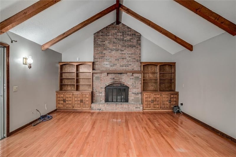 17601 River Dr, Kearney, MO 64060