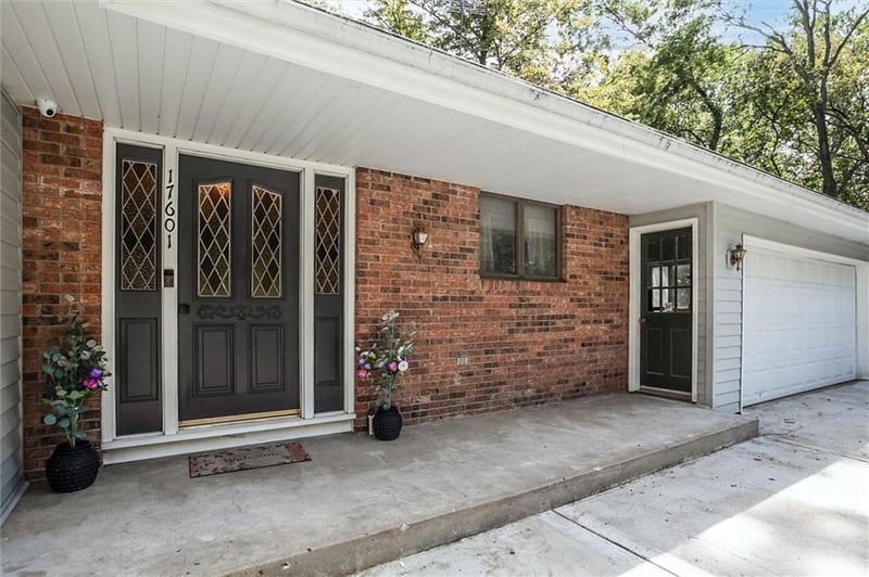 17601 River Dr, Kearney, MO 64060