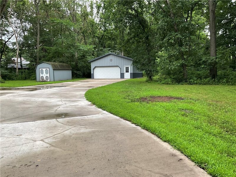 17601 River Dr, Kearney, MO 64060