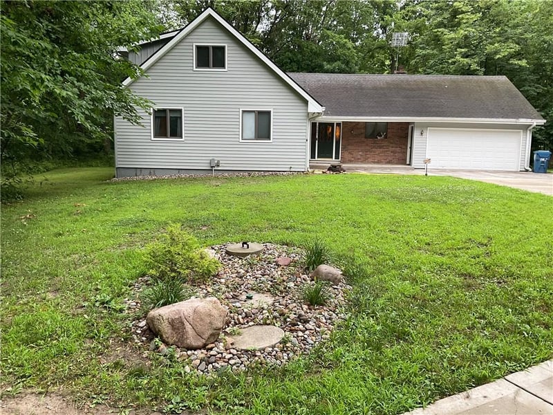 17601 River Dr, Kearney, MO 64060