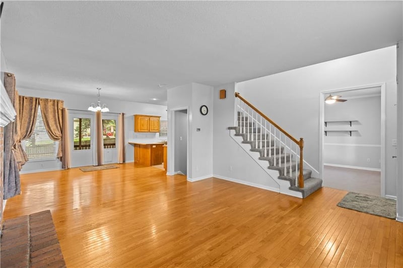 34561 85th Ter, De Soto, KS 66218