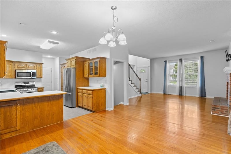 34561 85th Ter, De Soto, KS 66218