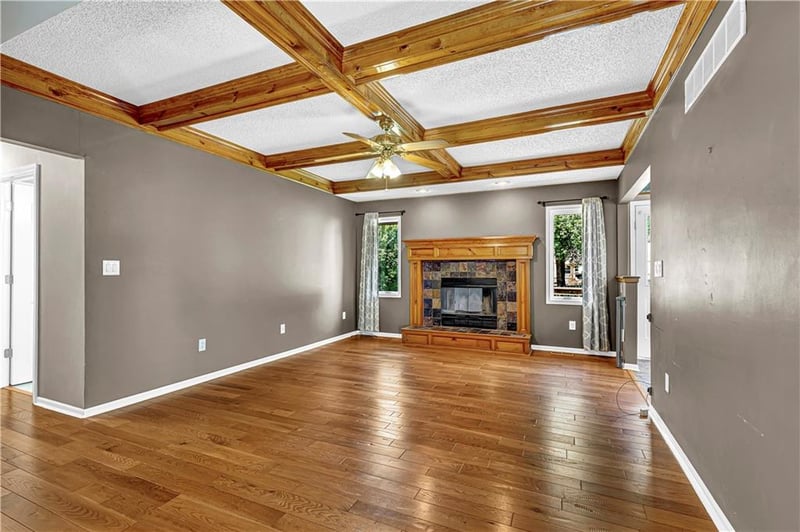 906 Pine Crest Ave, Kearney, MO 64060