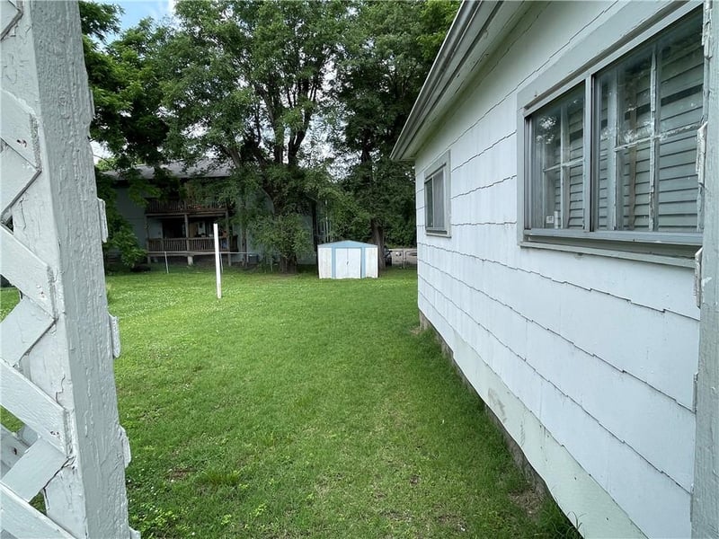 2510 4th St, Leavenworth, KS 66048