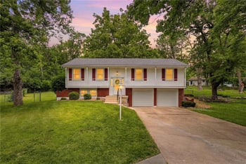 10601 Walrond Ave, Kansas City, MO 64137